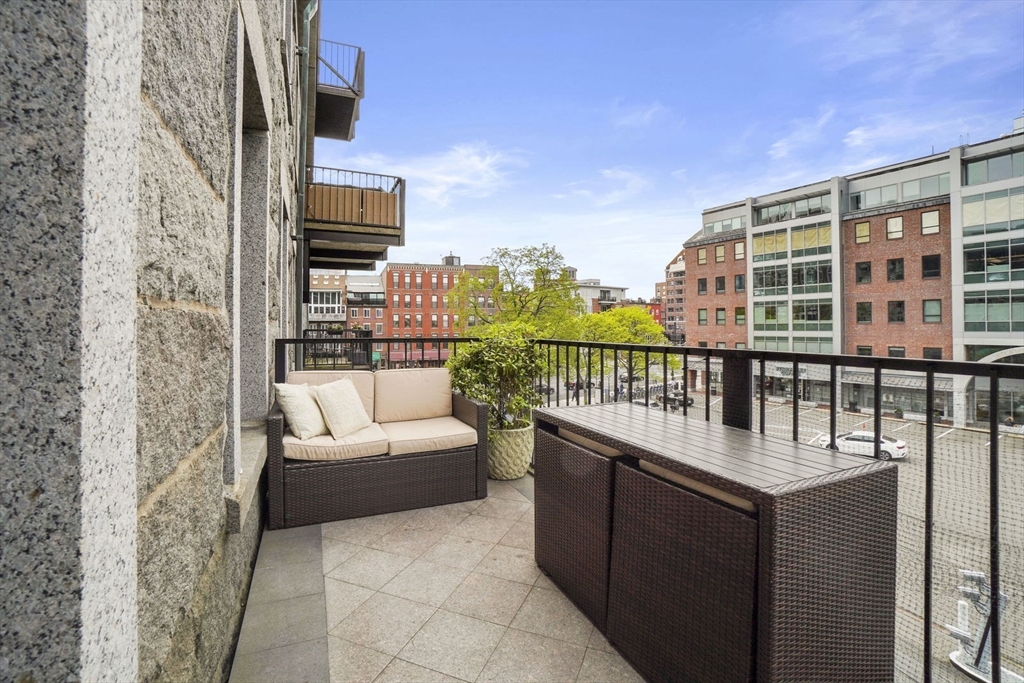 3 bed, 2 bath apartment for rent at 28 Atlantic Ave Unit 317, Waterfront — photo 4 of 35