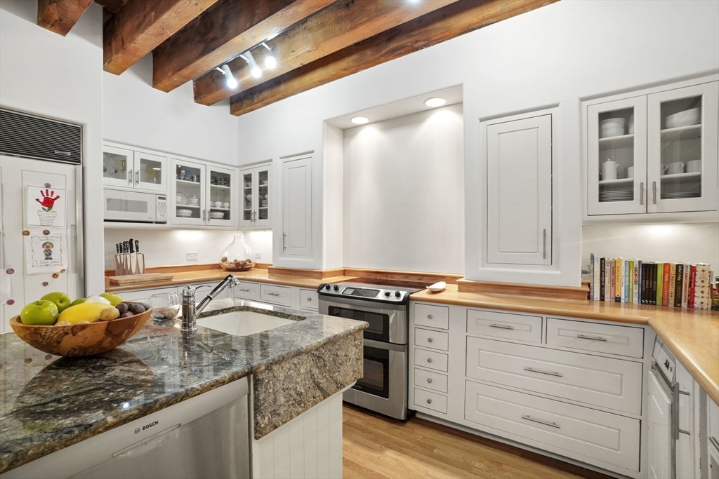 3 bed, 2 bath apartment for rent at 28 Atlantic Ave Unit 317, Waterfront — photo 16 of 35