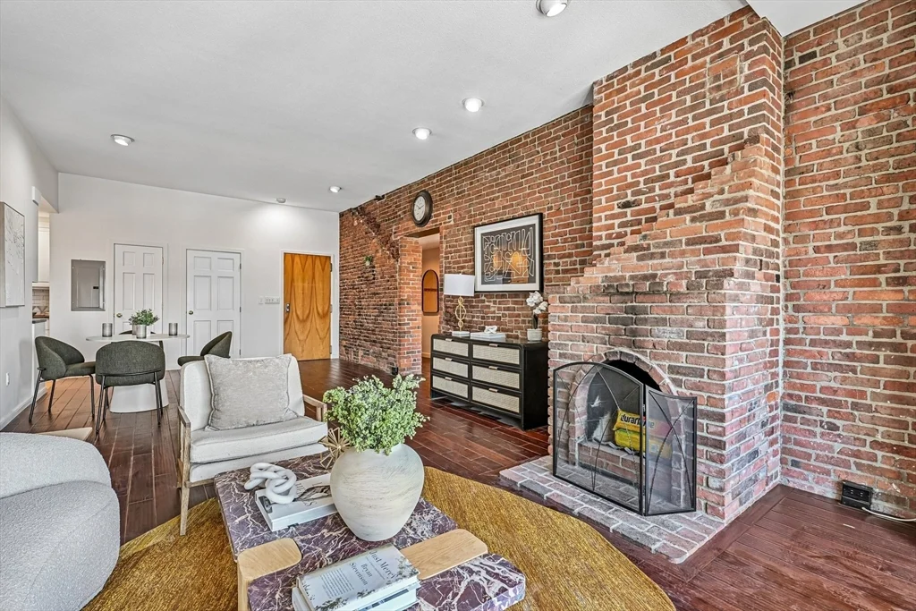2 bed, 2 bath apartment for rent at 28-32 Atlantic Ave Unit 628, North End — photo 3 of 29