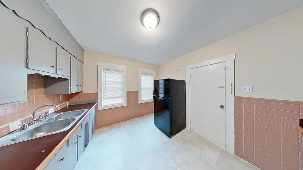 3 bed, 1 bath apartment for rent at 28 Aberdeen Rd Unit 2, Milton — photo 2 of 17