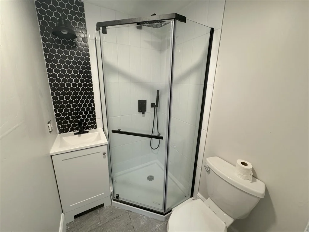 Studio bed, 1 bath apartment for rent at 28 Academy Hill Rd Unit 1F, Brighton — photo 5 of 7