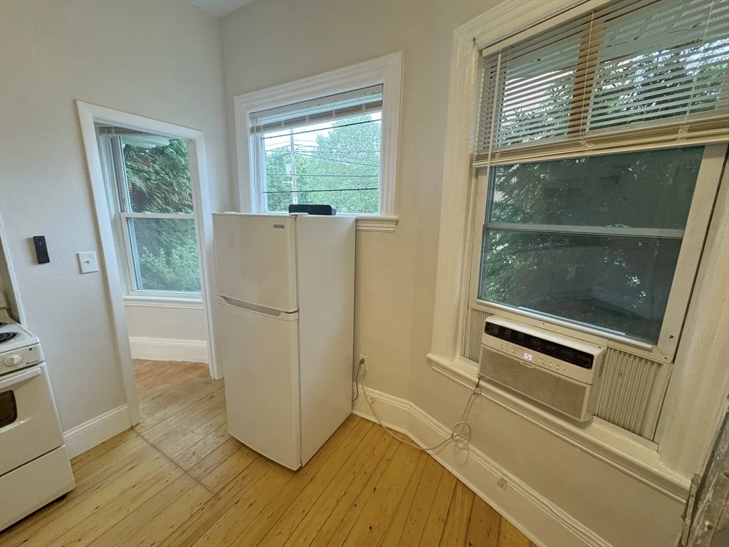Studio bed, 1 bath apartment for rent at 28 Academy Hill Rd Unit 1F, Brighton — photo 4 of 7