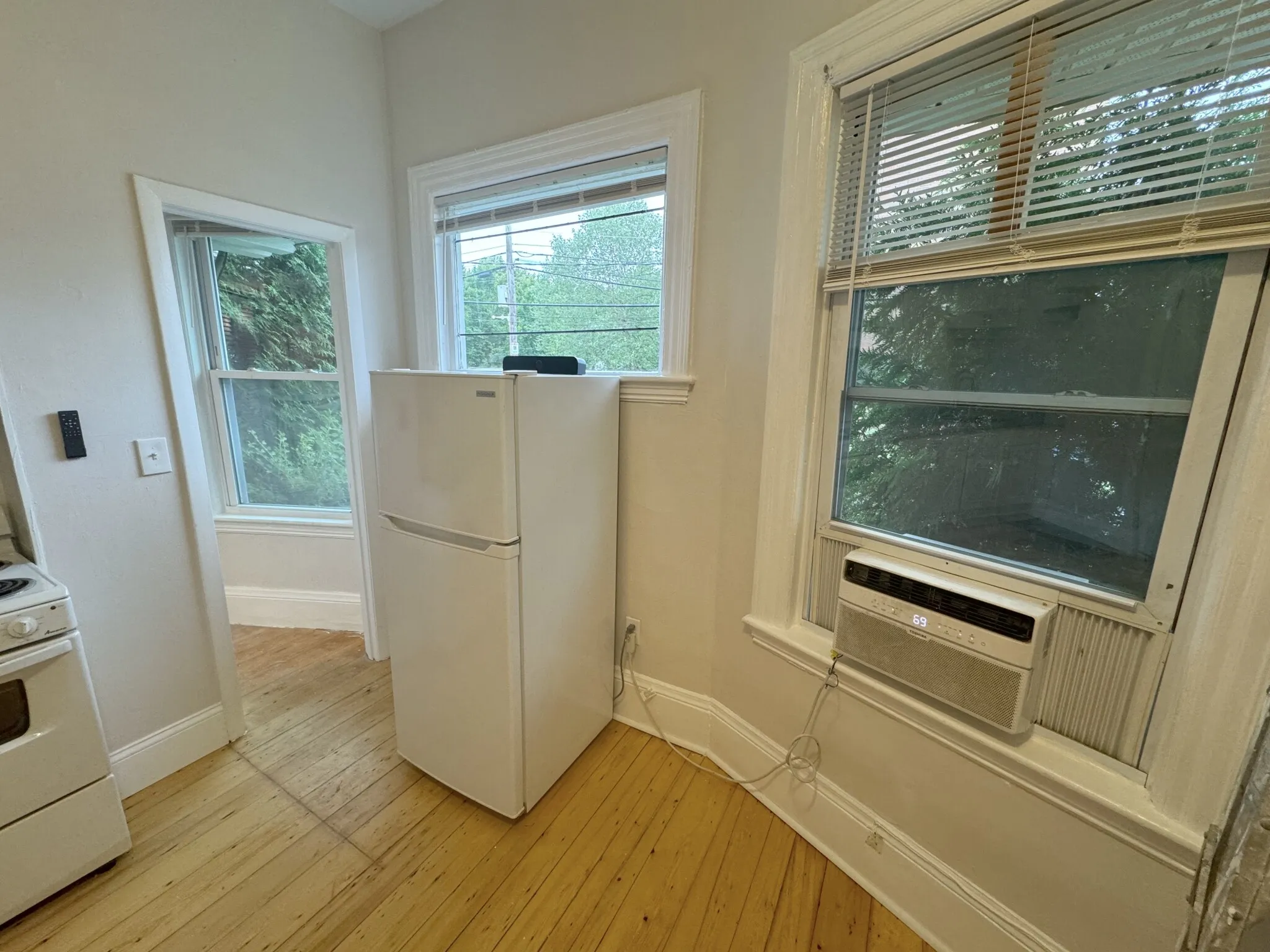 Studio bed, 1 bath apartment for rent at 28 Academy Hill Rd Unit 1F, Brighton — photo 5 of 12
