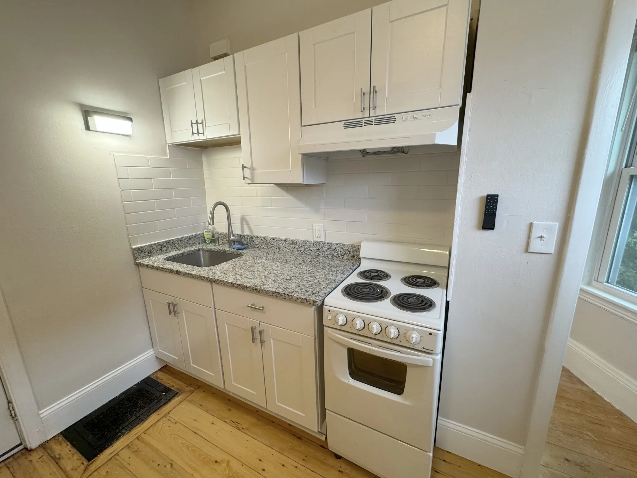 Studio bed, 1 bath apartment for rent at 28 Academy Hill Rd Unit 1F, Brighton — photo 4 of 12