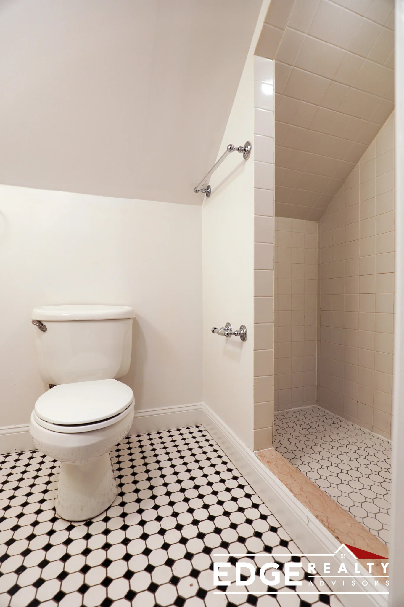 4 bed, 2 bath apartment for rent at 28 Adair Rd Unit 1, Brighton — photo 9 of 10