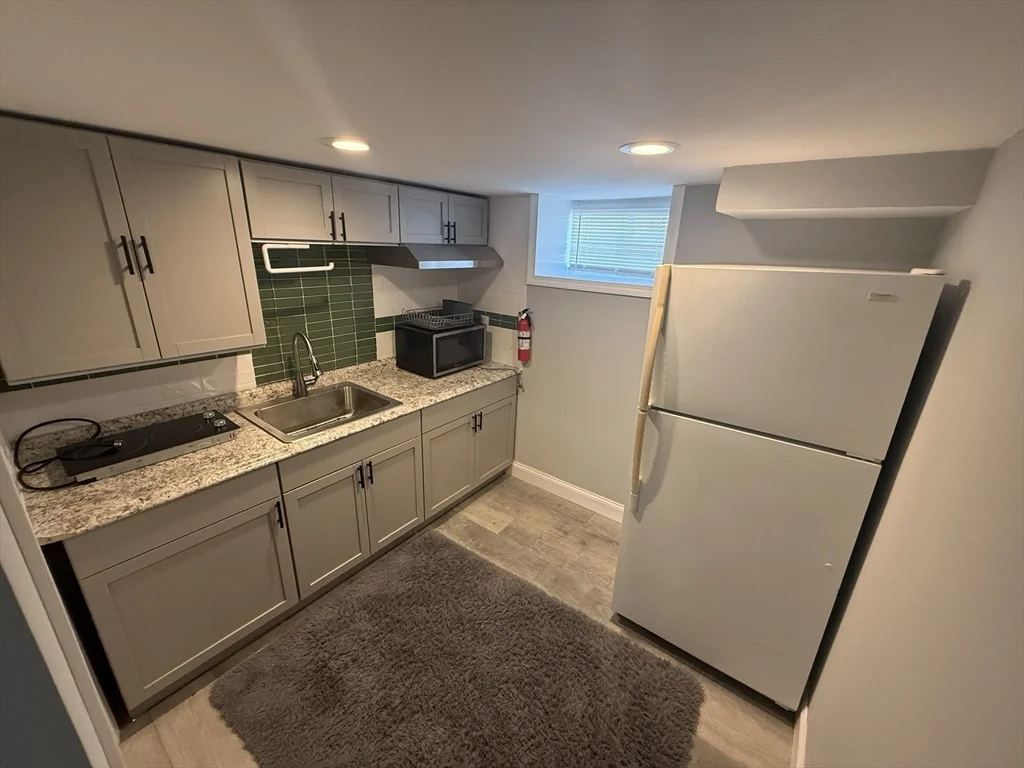 1 bed, 1 bath apartment for rent at 28 Albertina St Unit B, Quincy — photo 7 of 10