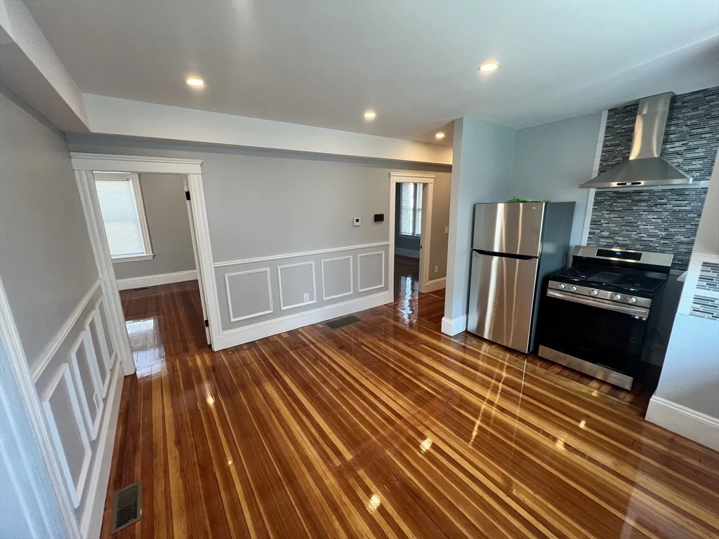 1 bed, 1 bath apartment for rent at 28 Albertina Unit 1, Quincy — photo 2 of 9