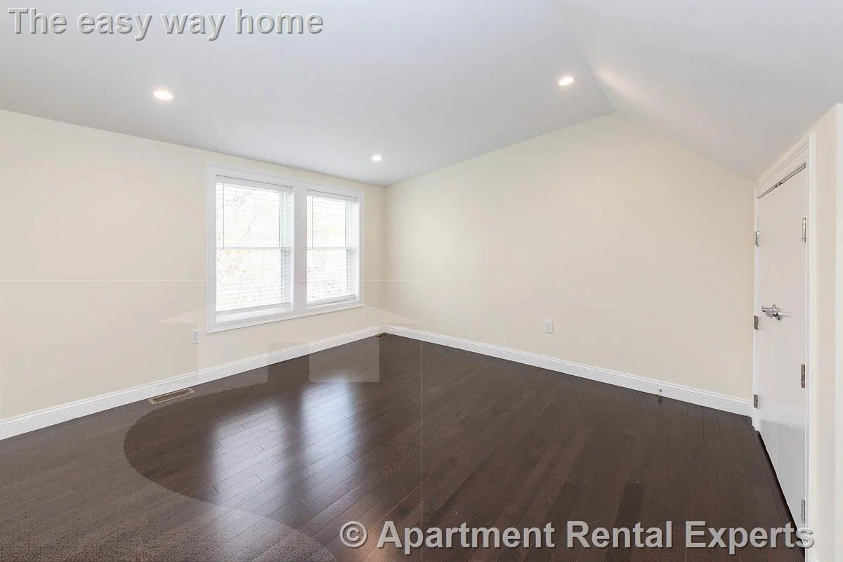 4 bed, 4+ bath apartment for rent at 28 Albion St Unit 1, Ball Square — photo 7 of 8