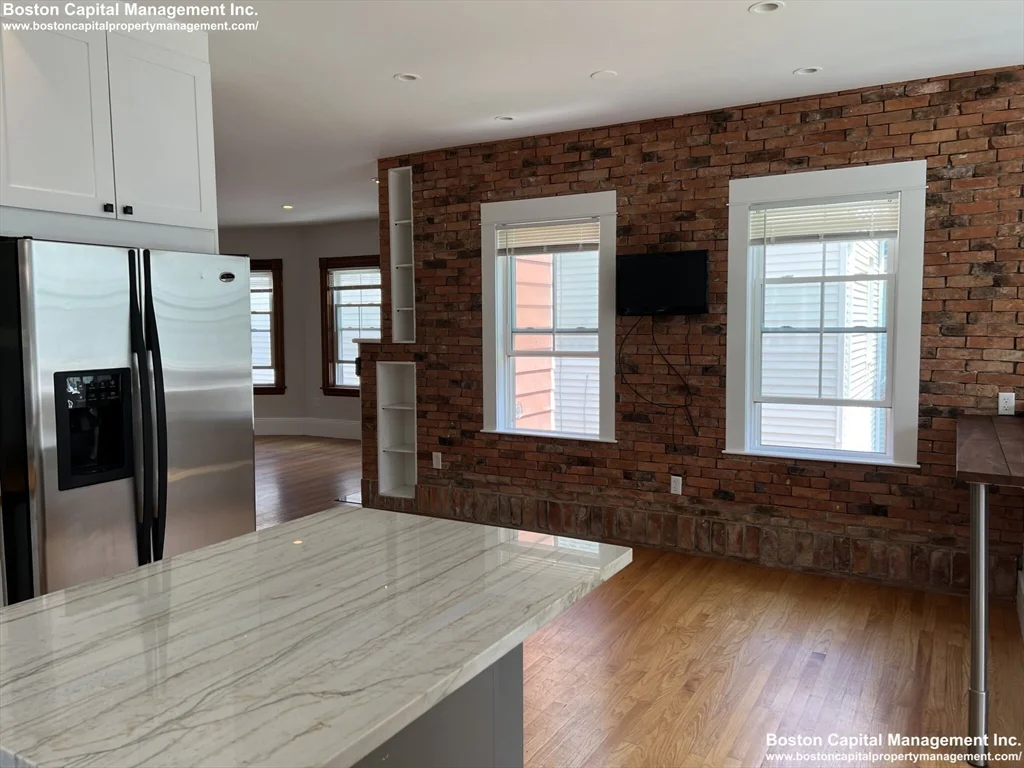 5 bed, 2.5 bath apartment for rent at 28 Albion St Unit APT 2, Powder House Square — photo 3 of 22