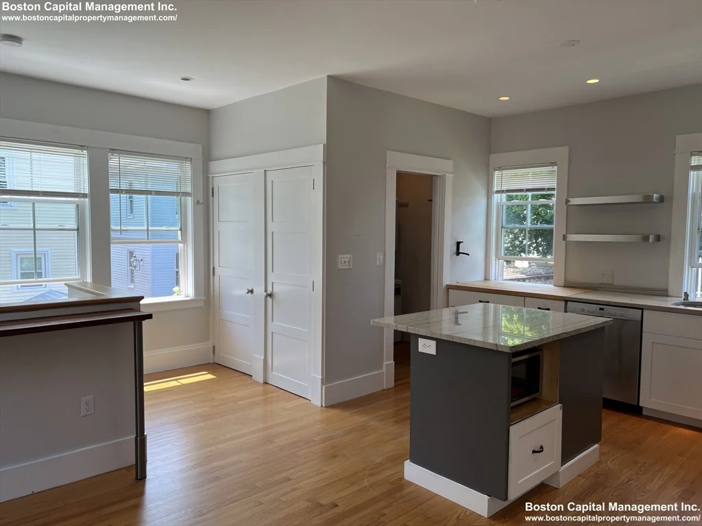 5 bed, 2.5 bath apartment for rent at 28 Albion St Unit APT 2, Powder House Square — photo 5 of 22
