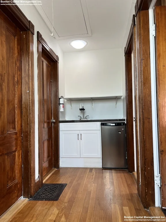 5 bed, 2.5 bath apartment for rent at 28 Albion St Unit APT 2, Powder House Square — photo 9 of 22