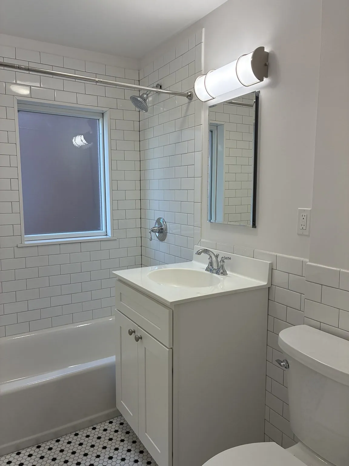2 bed, 1 bath apartment for rent at 28 Aldrich Unit A, Newton Corner — photo 5 of 12