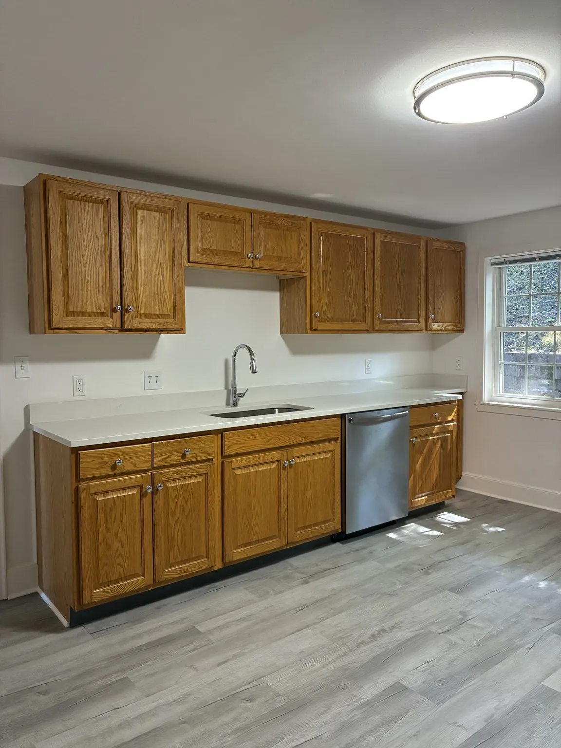 2 bed, 1 bath apartment for rent at 28 Aldrich Unit A, Newton Corner — photo 3 of 12