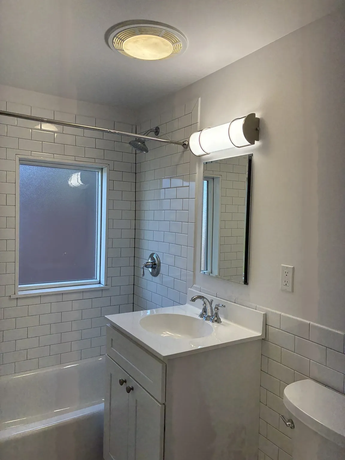 2 bed, 1 bath apartment for rent at 28 Aldrich Unit B, Newton Corner — photo 8 of 10