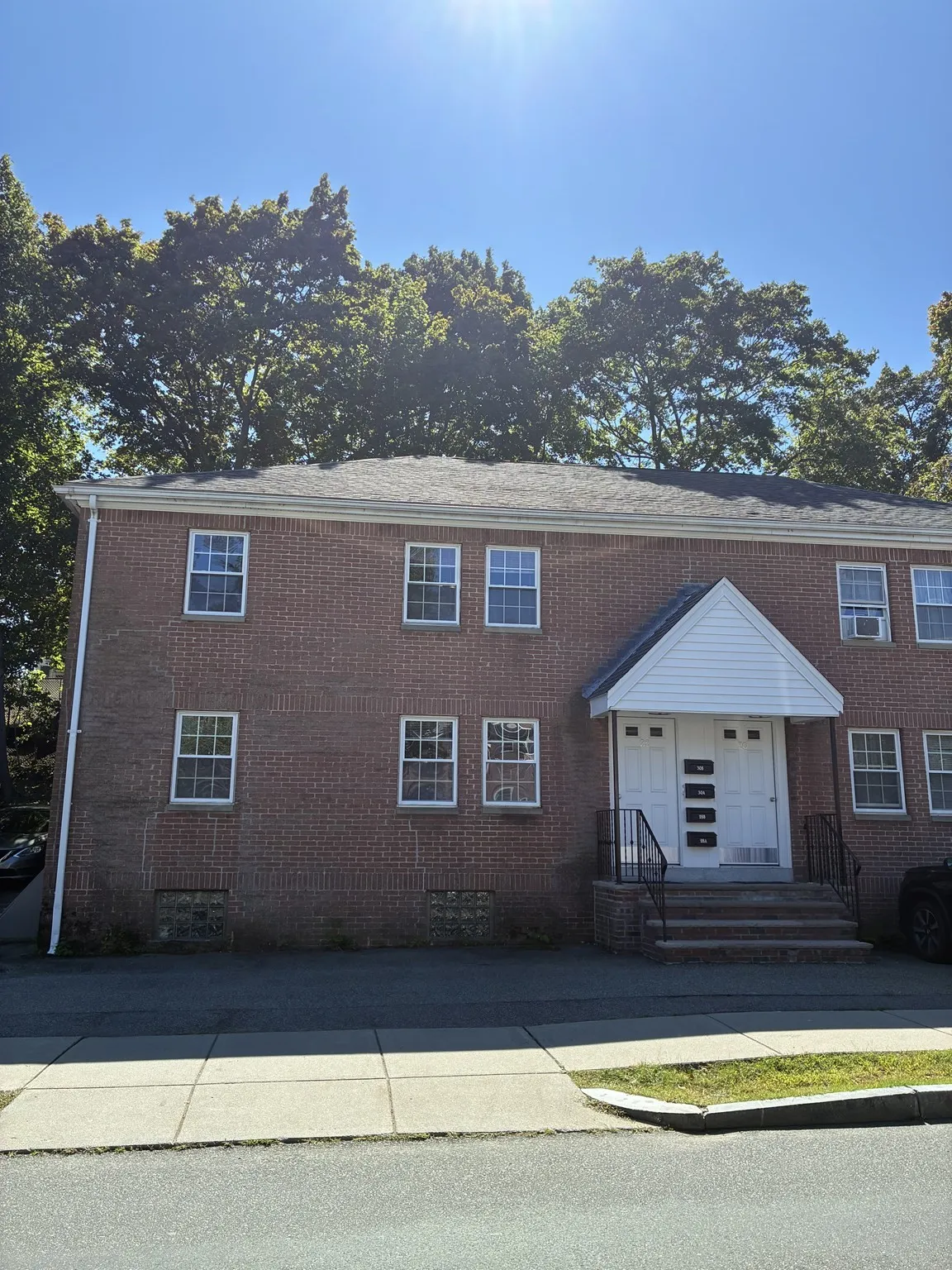 2 bed, 1 bath apartment for rent at 28 Aldrich Unit B, Newton Corner