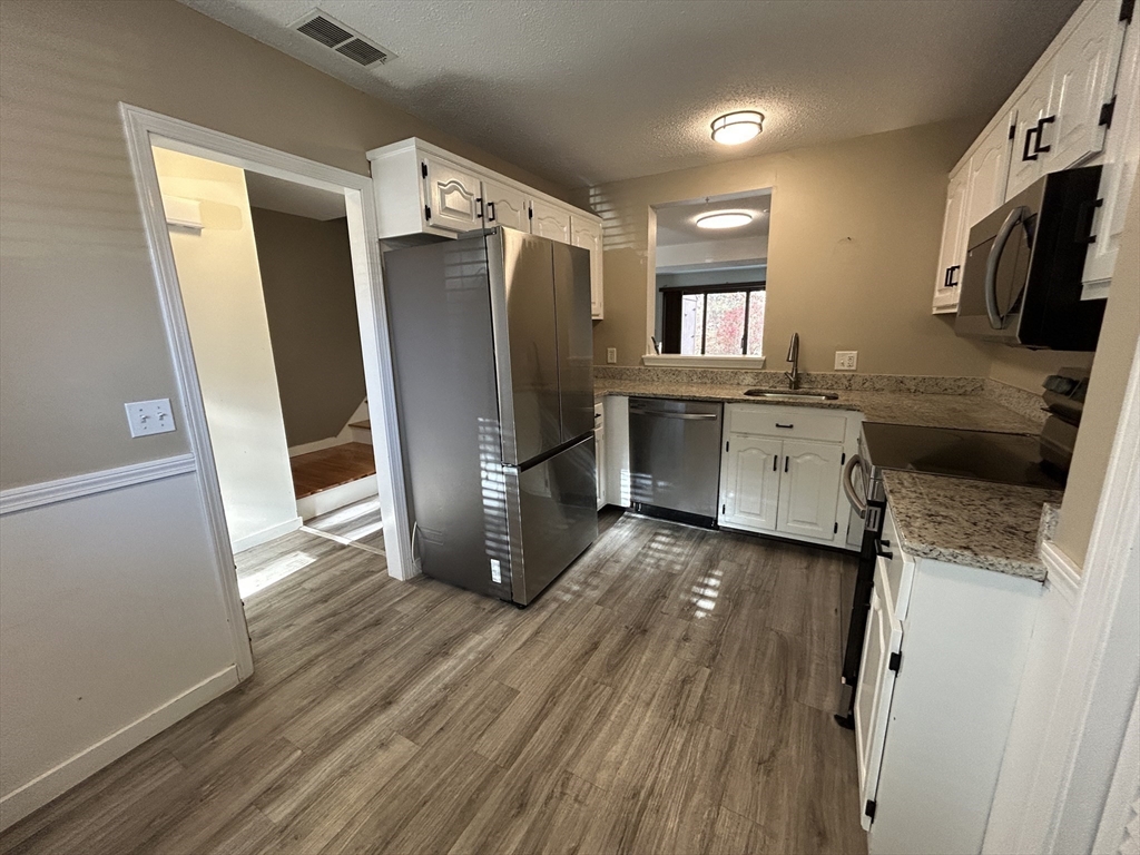 2 bed, 1 bath apartment for rent at 28 Apple Tree Hill Rd Unit 28, Hopkinton — photo 2 of 20