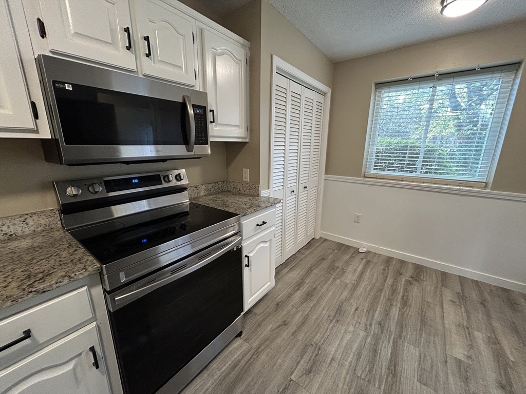 2 bed, 1 bath apartment for rent at 28 Apple Tree Hill Rd Unit 28, Hopkinton — photo 3 of 20