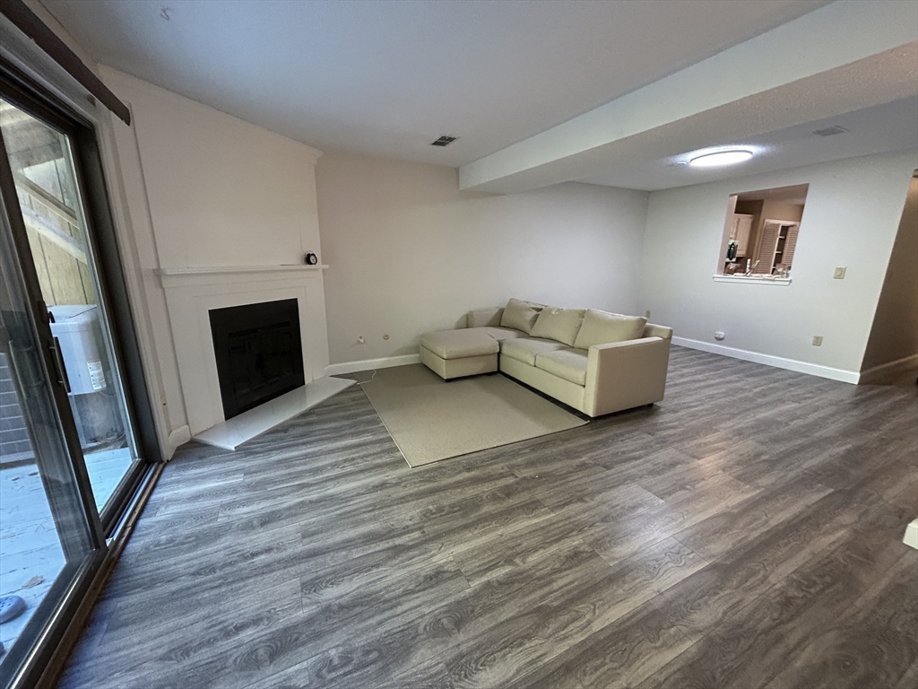 2 bed, 1 bath apartment for rent at 28 Apple Tree Hill Rd Unit 28, Hopkinton — photo 4 of 20