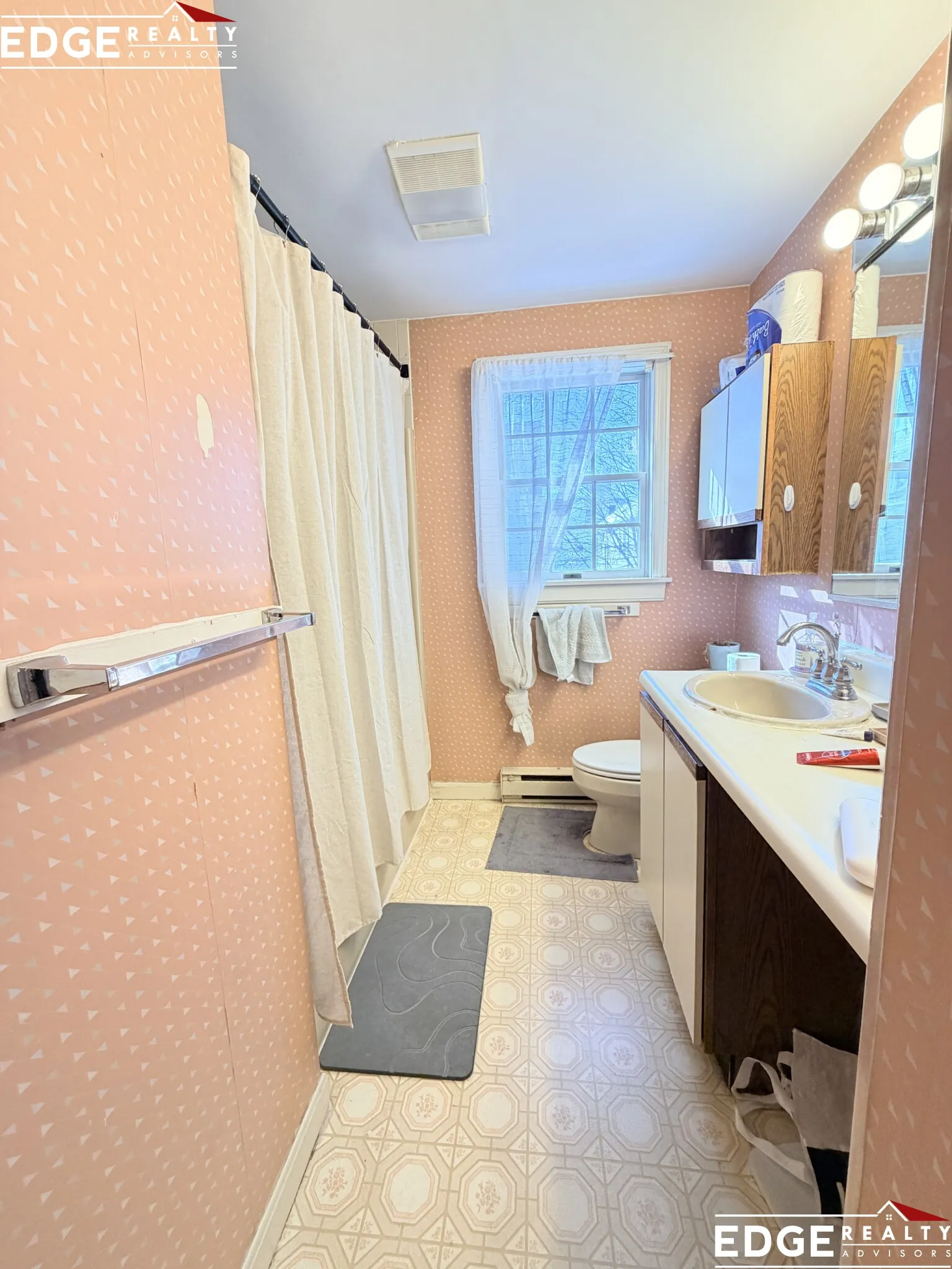 4 bed, 2.5 bath apartment for rent at 28 Arden St Unit N/A, Allston — photo 8 of 13