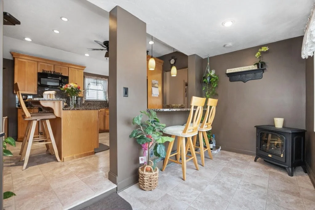 3 bed, 2 bath apartment for rent at 28 Ash St Unit 1, South Side — photo 3 of 23