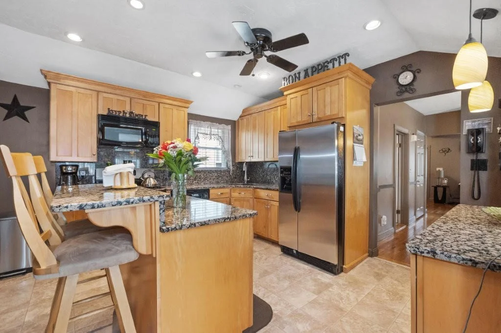 3 bed, 2 bath apartment for rent at 28 Ash St Unit 1, South Side — photo 1 of 23