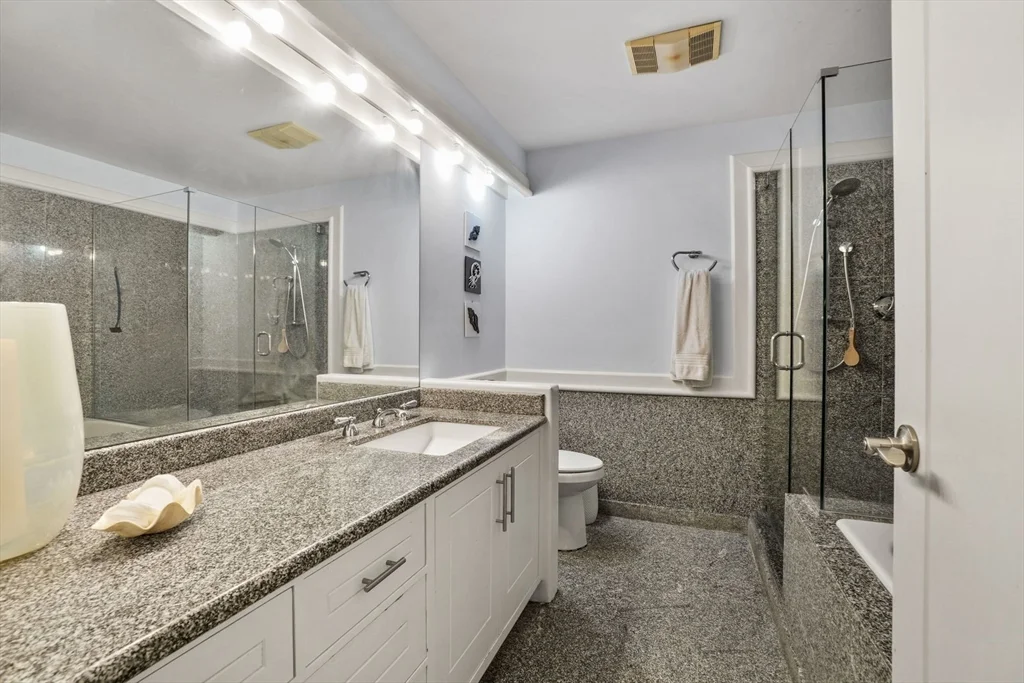3 bed, 2 bath apartment for rent at 28 Atlantic Ave Unit 317, Waterfront — photo 27 of 35