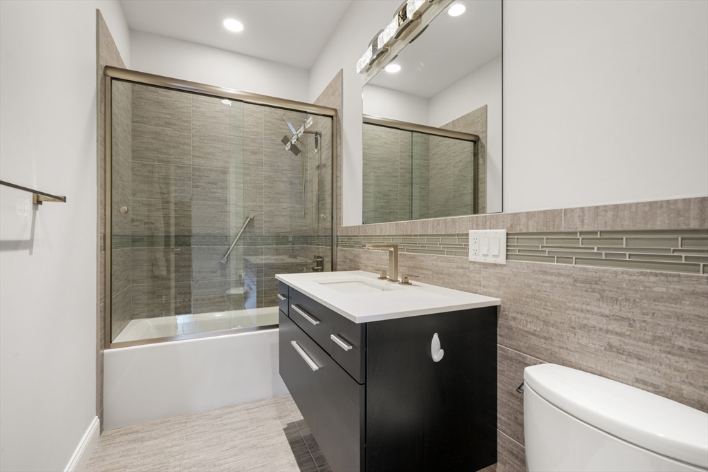 2 bed, 2 bath apartment for rent at 28 Atlantic Ave Unit 638, Waterfront — photo 14 of 34