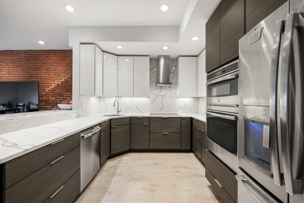 2 bed, 2 bath apartment for rent at 28 Atlantic Ave Unit 638, Waterfront — photo 2 of 34