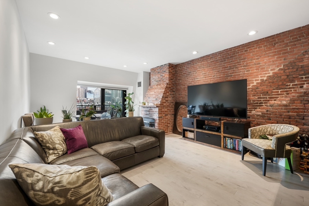 2 bed, 2 bath apartment for rent at 28 Atlantic Ave Unit 638, Waterfront — photo 6 of 34