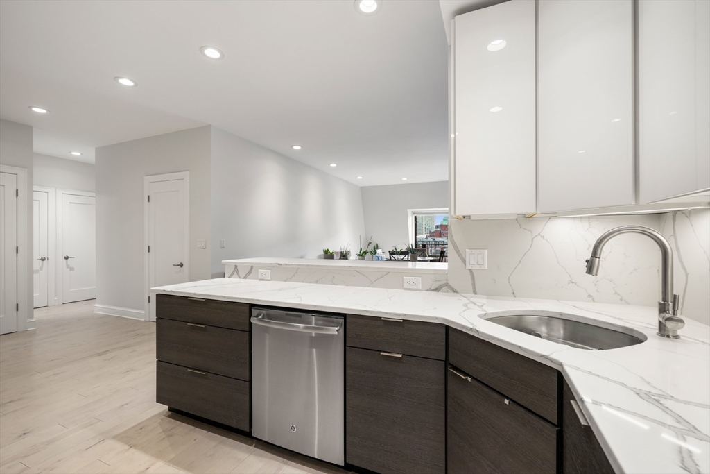 2 bed, 2 bath apartment for rent at 28 Atlantic Ave Unit 638, Waterfront — photo 3 of 34