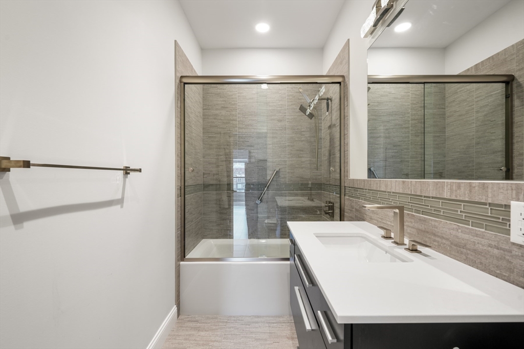 2 bed, 2 bath apartment for rent at 28 Atlantic Ave Unit 638, Waterfront — photo 15 of 34
