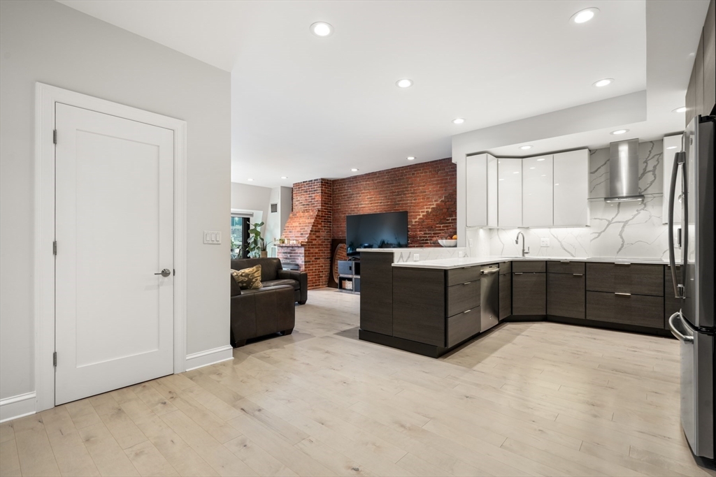 2 bed, 2 bath apartment for rent at 28 Atlantic Ave Unit 638, Waterfront — photo 5 of 34