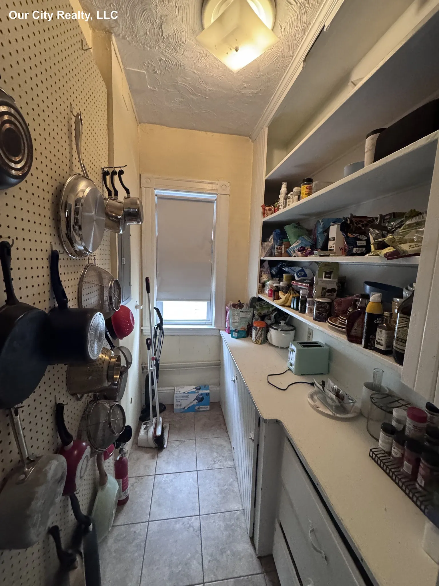 3 bed, 1 bath apartment for rent at 28 Belknap St Unit 3, West Somerville — photo 2 of 10