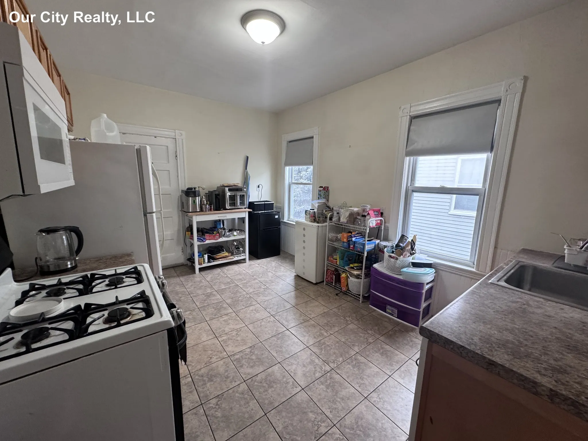 3 bed, 1 bath apartment for rent at 28 Belknap St Unit 3, West Somerville — photo 3 of 10