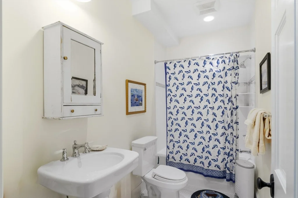 7 bed, 4+ bath apartment for rent at 28 Bosworth St, Nantucket — photo 17 of 34