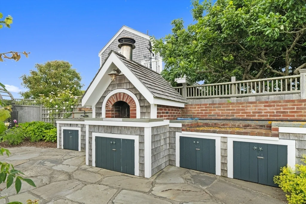 7 bed, 4+ bath apartment for rent at 28 Bosworth St, Nantucket — photo 31 of 34