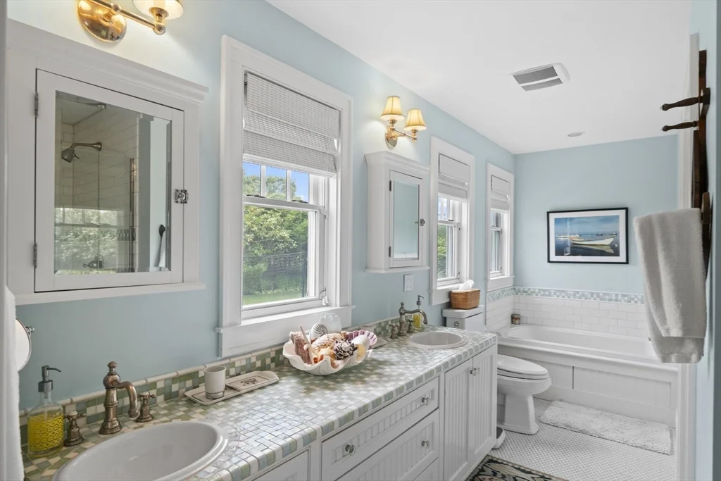 7 bed, 4+ bath apartment for rent at 28 Bosworth St, Nantucket — photo 13 of 34