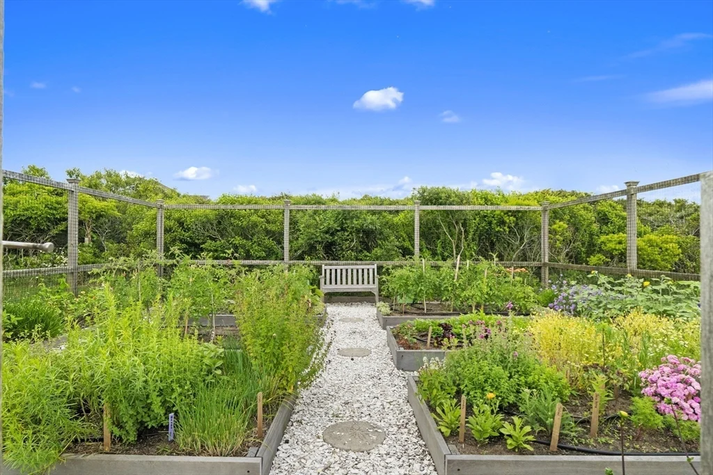 7 bed, 4+ bath apartment for rent at 28 Bosworth St, Nantucket — photo 32 of 34