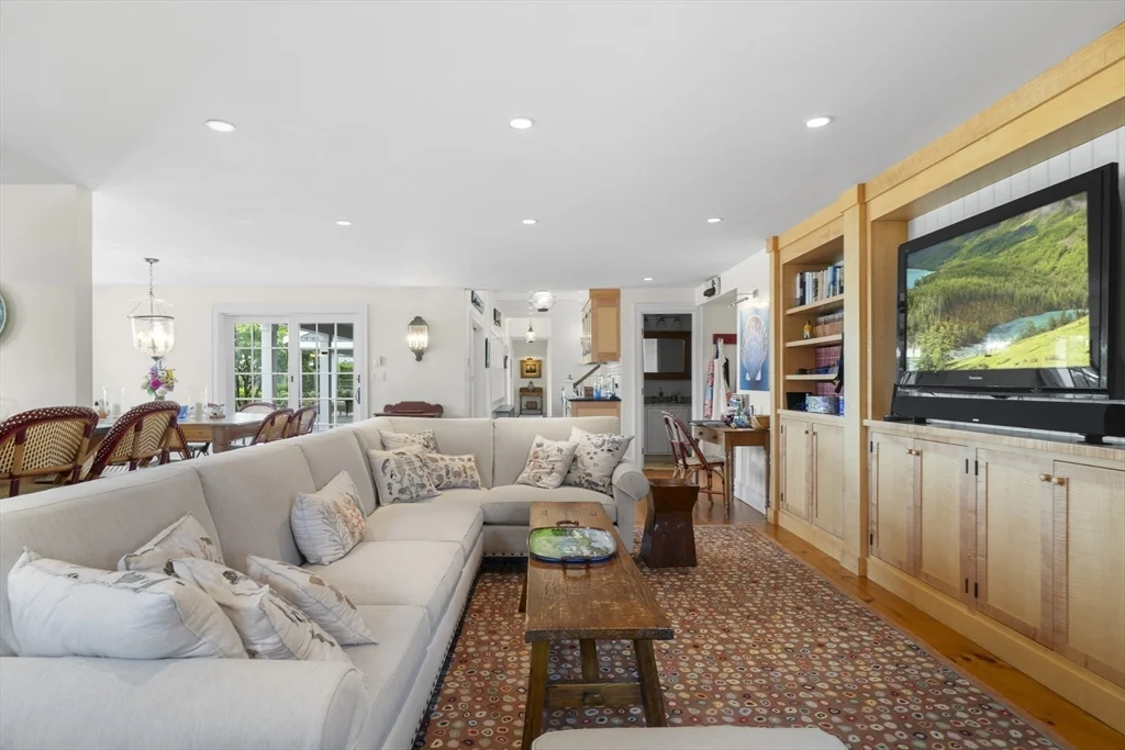 7 bed, 4+ bath apartment for rent at 28 Bosworth St, Nantucket — photo 7 of 34