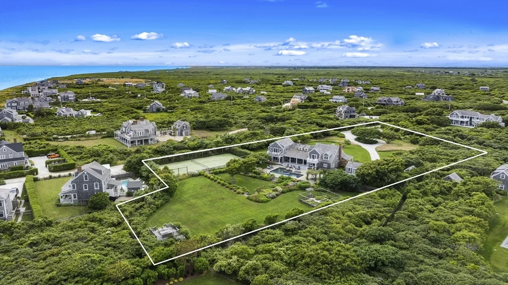 7 bed, 4+ bath apartment for rent at 28 Bosworth St, Nantucket — photo 2 of 34