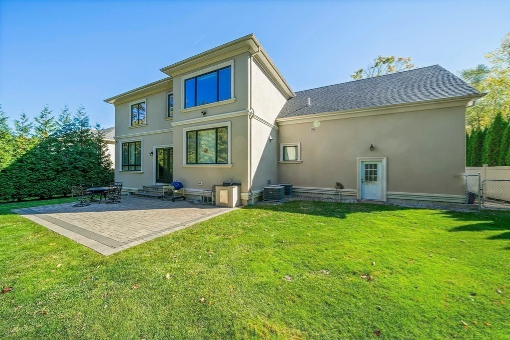 6 bed, 4+ bath apartment for rent at 28 Boulder Rd, Newton Center — photo 37 of 42