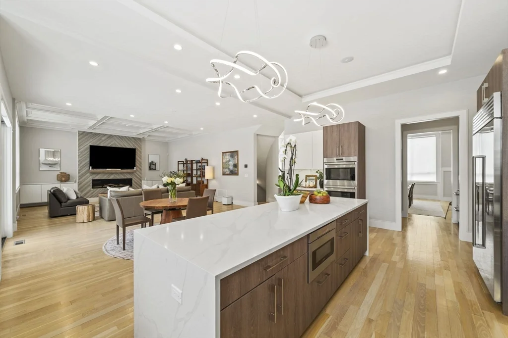 6 bed, 4+ bath apartment for rent at 28 Boulder Rd, Newton Center — photo 6 of 42
