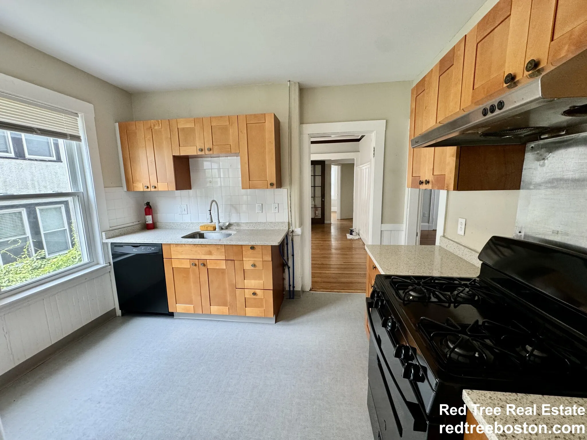 3 bed, 2 bath apartment for rent at 28 Boulevard Ter Unit 1, Brighton — photo 2 of 16