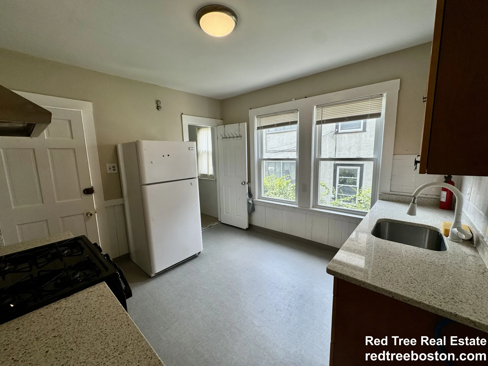 3 bed, 2 bath apartment for rent at 28 Boulevard Ter Unit 1, Brighton — photo 3 of 16