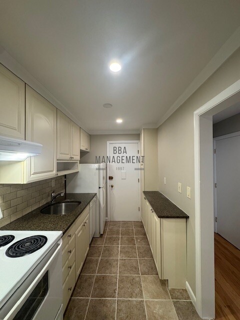2 bed, 1 bath apartment for rent at 28 Brentwood St Unit 5, Lower Allston — photo 8 of 26