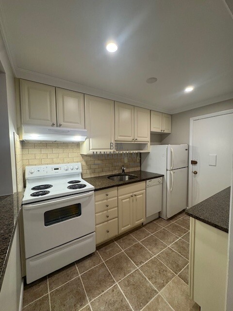 2 bed, 1 bath apartment for rent at 28 Brentwood St Unit 5, Lower Allston — photo 4 of 26