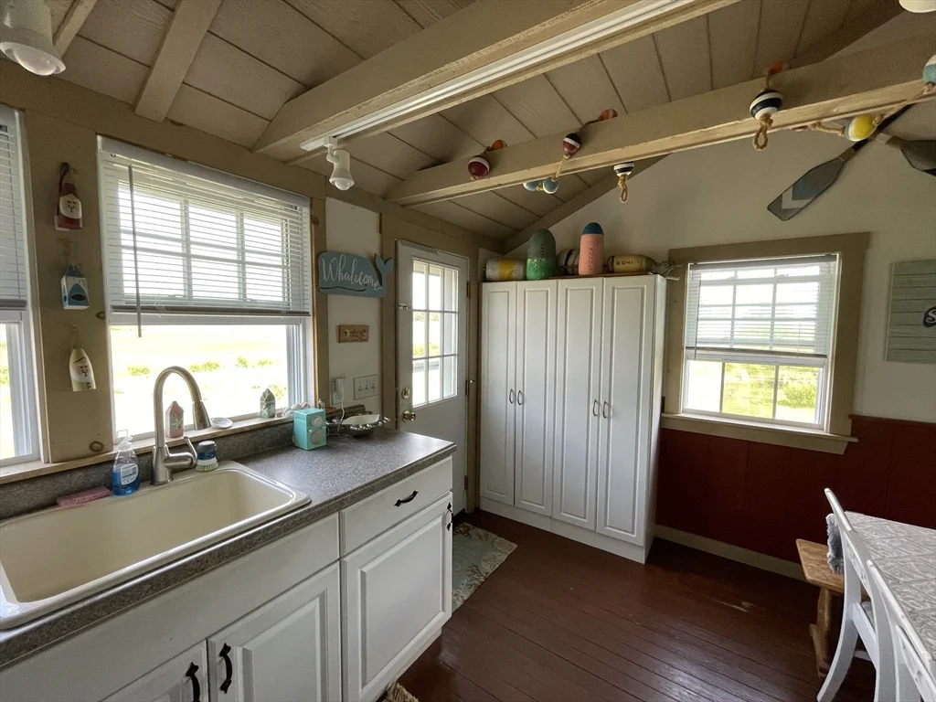 1 bed, 1 bath apartment for rent at 28 Brighton St, Green Harbor — photo 5 of 22