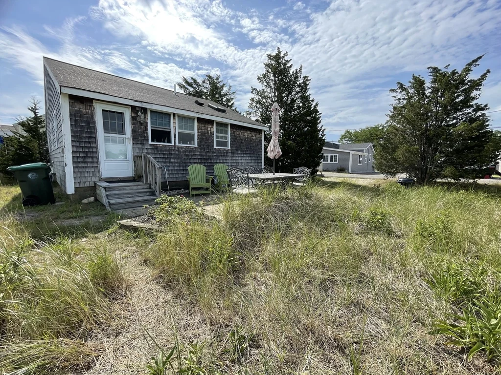 1 bed, 1 bath apartment for rent at 28 Brighton St, Green Harbor — photo 1 of 22