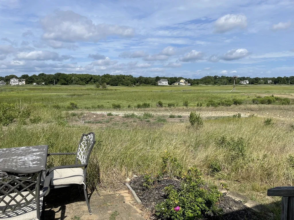1 bed, 1 bath apartment for rent at 28 Brighton St, Green Harbor — photo 3 of 22