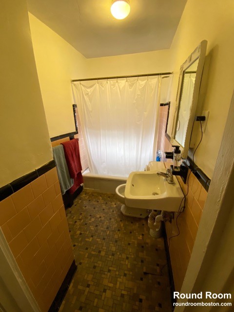 1 bed, 1 bath apartment for rent at 28 Brock St Unit 3, Oak Square — photo 11 of 12